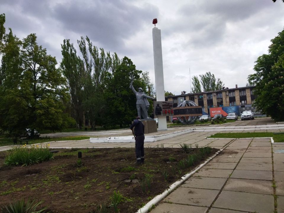 Александр Подгорный: В преддверии Дня памяти и скорби, в Кировском внутригородском районе, в рамках проекта «Историческая память» Всероссийской политической партии «Единая Россия», состоялась акция «Чистый обелиск» Александр Подгорный: В преддверии Дня памяти и скорби, в Кировском внутригородском районе, в рамках проекта «Историческая память» Всероссийской политической партии «Единая Россия», состоялась акция «Чистый обелиск»