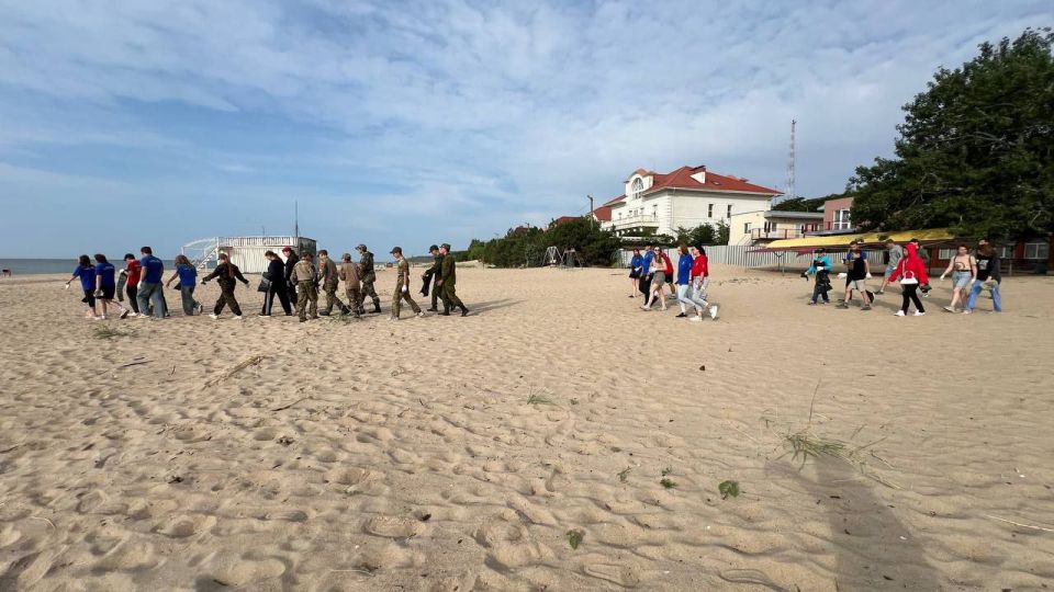 Привели в порядок пляж поселка Песчаный Привели в порядок пляж поселка Песчаный