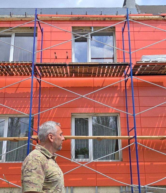 Магаданцы продолжают приводить в порядок Центр культуры и досуга в Ждановке Магаданцы продолжают приводить в порядок Центр культуры и досуга в Ждановке