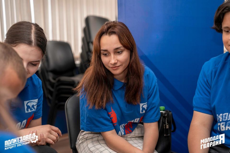 Пообщались о внешнем виде лидера на очередной встрече в рамках «ПолитЗавода» Пообщались о внешнем виде лидера на очередной встрече в рамках «ПолитЗавода»