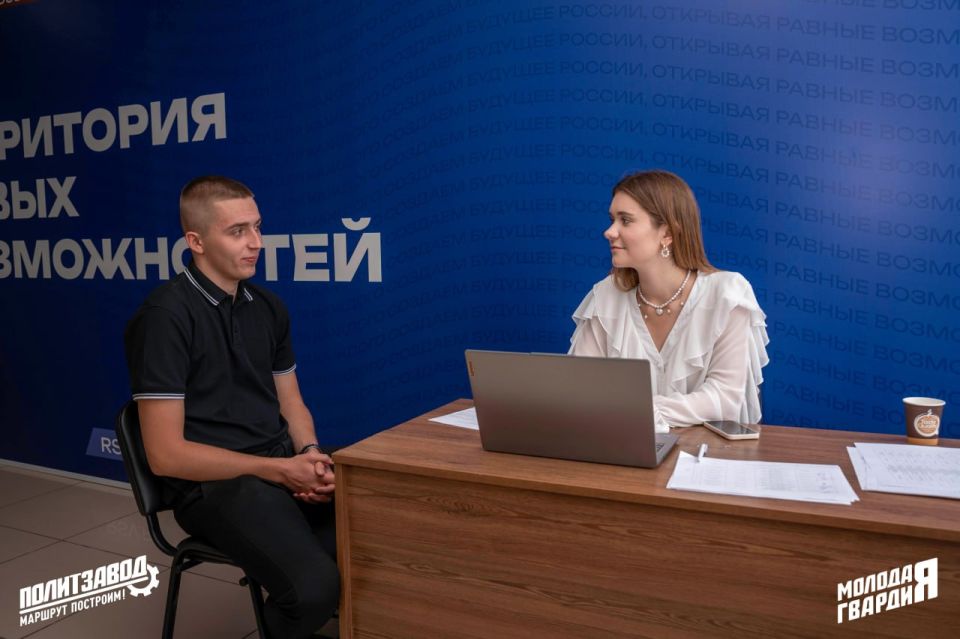 Пообщались о внешнем виде лидера на очередной встрече в рамках «ПолитЗавода» Пообщались о внешнем виде лидера на очередной встрече в рамках «ПолитЗавода»