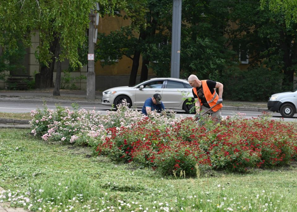 "Чистый четверг". Сотрудники Управы Куйбышевского внутригородского района вместе с депутатами Донецкого городского совета Дмитрием Пефтеевым и Сергеем Остапенко, активистами Молодёжного казачьего отряда «Карачун» и... "Чистый четверг". Сотрудники Управы Куйбышевского внутригородского района вместе с депутатами Донецкого городского совета Дмитрием Пефтеевым и Сергеем Остапенко, активистами Молодёжного казачьего отряда «Карачун» и...