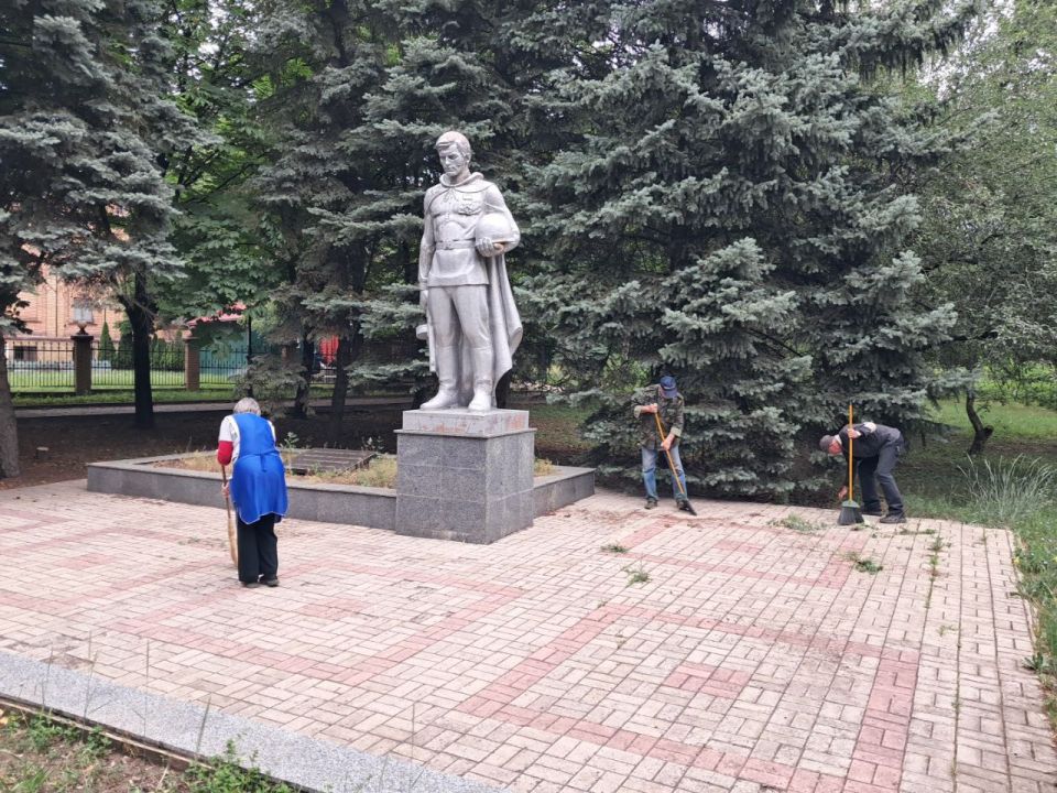 В преддверии Дня памяти и скорби, в Центрально-Городском внутригородском районе прошла патриотическая акция «Чистый обелиск» В преддверии Дня памяти и скорби, в Центрально-Городском внутригородском районе прошла патриотическая акция «Чистый обелиск»