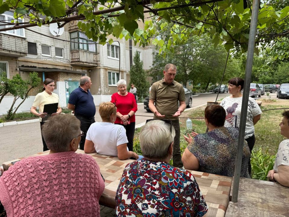 Александр Шатов встретился с жителями Кировского Александр Шатов встретился с жителями Кировского