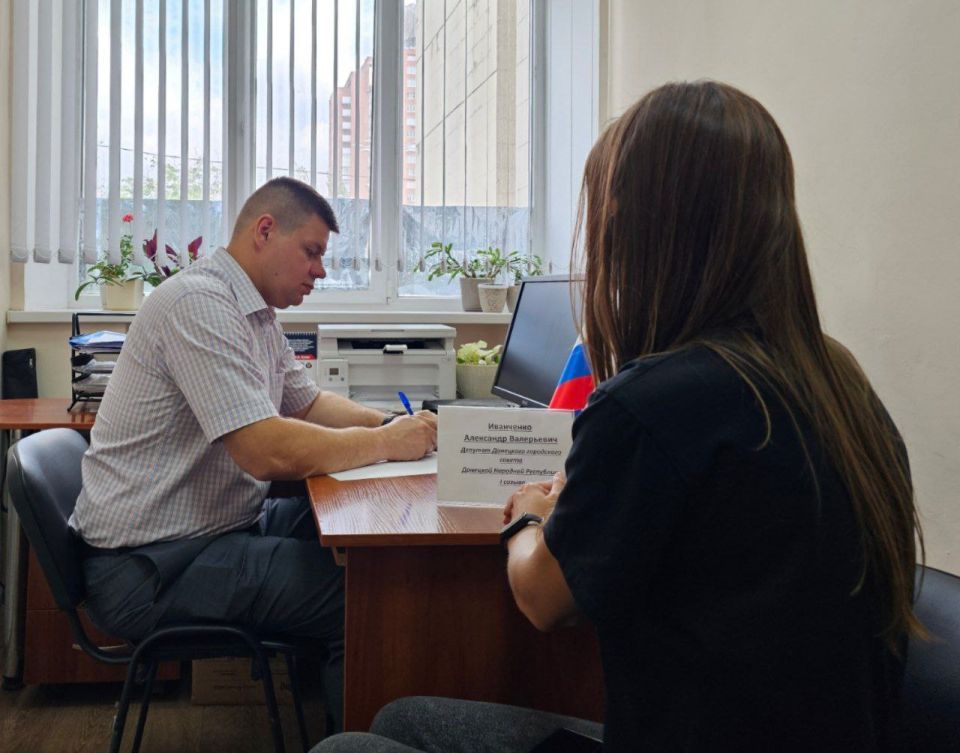 Приемы Депутатов Донецкого городского совета I созыва Виктории Хощенко и Алксандра Иванченко Приемы Депутатов Донецкого городского совета I созыва Виктории Хощенко и Алксандра Иванченко