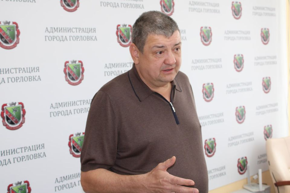 Иван Приходько: Сегодня вручил начальнику УМВД «Горловское», полковнику полиции Николаю Александровичу Алпатову Грамоту администрации городского округа Горловка Донецкой Народной Республики за неоценимый личный вклад и... Иван Приходько: Сегодня вручил начальнику УМВД «Горловское», полковнику полиции Николаю Александровичу Алпатову Грамоту администрации городского округа Горловка Донецкой Народной Республики за неоценимый личный вклад и...