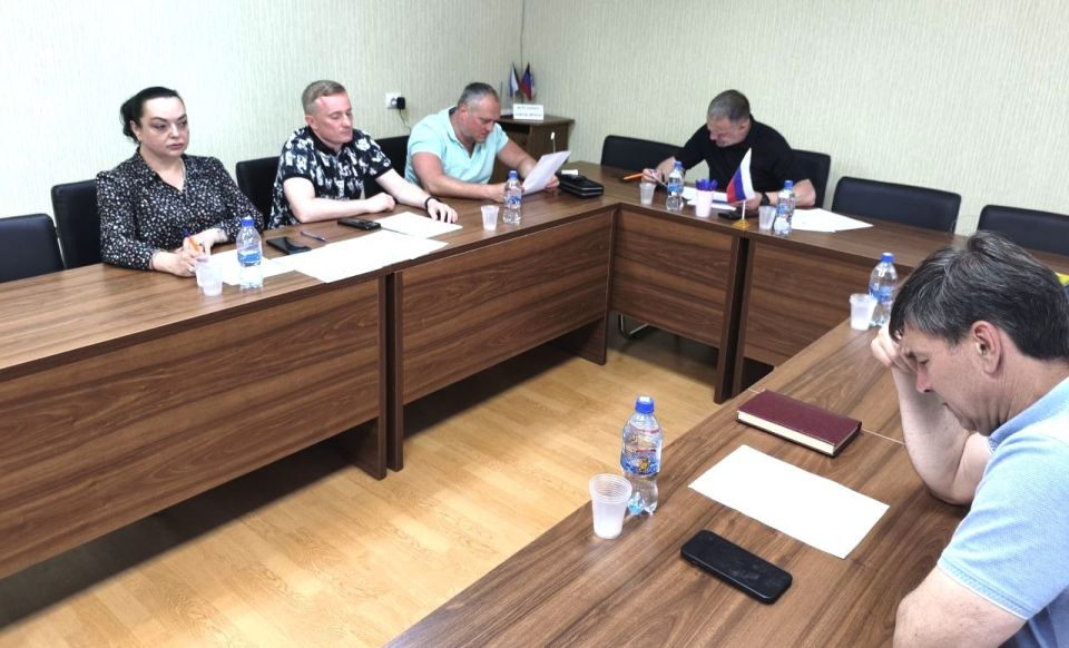 РАБОТА КОМИТЕТОВ. В Донецком городском совете состоялись заседания комитета по вопросам местного самоуправления, регламента, кадров и депутатской этики, и комитета по вопросам градостроительства, землепользования... РАБОТА КОМИТЕТОВ. В Донецком городском совете состоялись заседания комитета по вопросам местного самоуправления, регламента, кадров и депутатской этики, и комитета по вопросам градостроительства, землепользования...