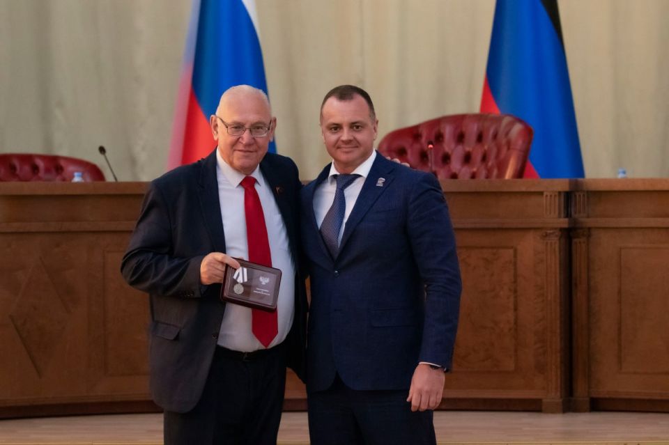 Депутаты Народного Совета удостоены наград и благодарностей Главы ДНР Дениса Пушилина Депутаты Народного Совета удостоены наград и благодарностей Главы ДНР Дениса Пушилина