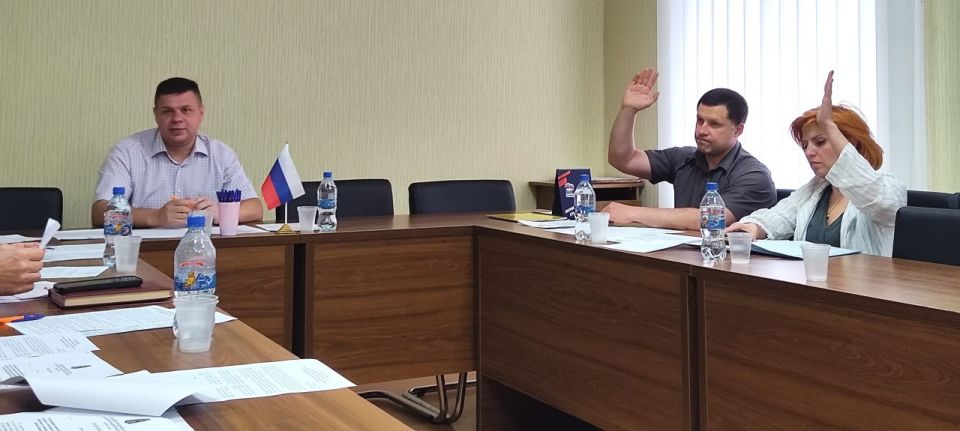 РАБОТА КОМИТЕТОВ. В Донецком городском совете состоялись заседания комитета по вопросам местного самоуправления, регламента, кадров и депутатской этики, и комитета по вопросам градостроительства, землепользования... РАБОТА КОМИТЕТОВ. В Донецком городском совете состоялись заседания комитета по вопросам местного самоуправления, регламента, кадров и депутатской этики, и комитета по вопросам градостроительства, землепользования...