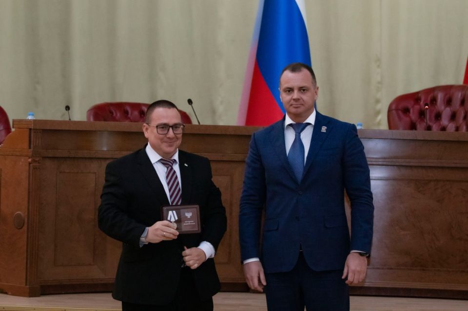 Депутаты Народного Совета удостоены наград и благодарностей Главы ДНР Дениса Пушилина Депутаты Народного Совета удостоены наград и благодарностей Главы ДНР Дениса Пушилина
