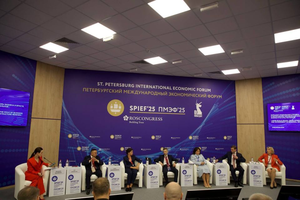 Глава Минстроя России Ирек Файзуллин принял участие в сессии «Большая социальная стройка: роль бизнеса и власти в масштабном обновлении социальной инфраструктуры регионов» на ПМЭФ'25 Глава Минстроя России Ирек Файзуллин принял участие в сессии «Большая социальная стройка: роль бизнеса и власти в масштабном обновлении социальной инфраструктуры регионов» на ПМЭФ'25