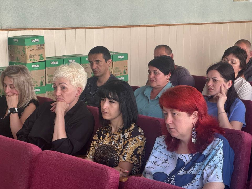 В рамках партпроекта Единой России "Цифровая Россия" заместитель главы муниципалитета, помощник исполнительного секретаря местного отделения Владимир Судиловский встретился с сотрудниками Центра почтовой связи г. Снежное ГУП... В рамках партпроекта Единой России "Цифровая Россия" заместитель главы муниципалитета, помощник исполнительного секретаря местного отделения Владимир Судиловский встретился с сотрудниками Центра почтовой связи г. Снежное ГУП...