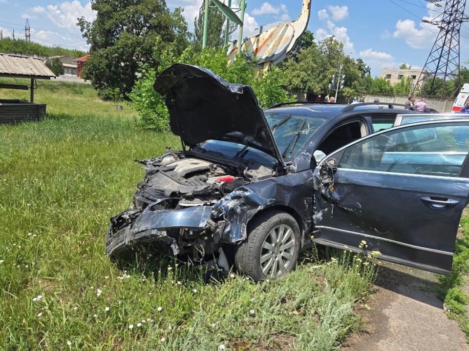 17 июня в 12:55 в Центрально-Городском районе Горловки произошло ДТП с участием трех автомобилей 17 июня в 12:55 в Центрально-Городском районе Горловки произошло ДТП с участием трех автомобилей