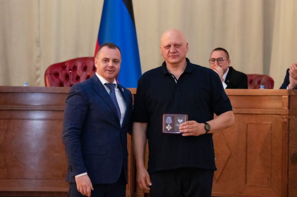 Депутаты Народного Совета удостоены наград и благодарностей Главы ДНР Дениса Пушилина Депутаты Народного Совета удостоены наград и благодарностей Главы ДНР Дениса Пушилина