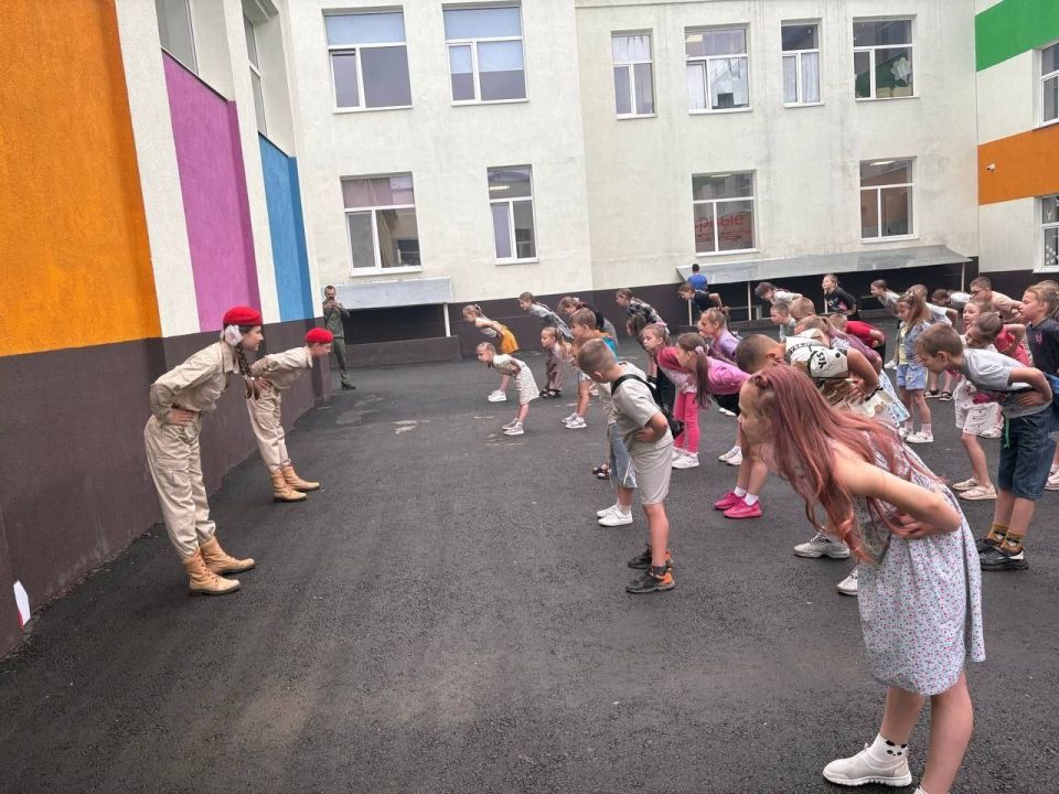 Юнармейцы отряда ВПК им.А.Арсененко и ВПК"ОПЛОТ" ВВПОД "МОЛОДАЯ ГВАРДИЯ-ЮНАРМИЯ" Дадыка Даниил и Мельник Кира Юнармейцы отряда ВПК им.А.Арсененко и ВПК"ОПЛОТ" ВВПОД "МОЛОДАЯ ГВАРДИЯ-ЮНАРМИЯ" Дадыка Даниил и Мельник Кира