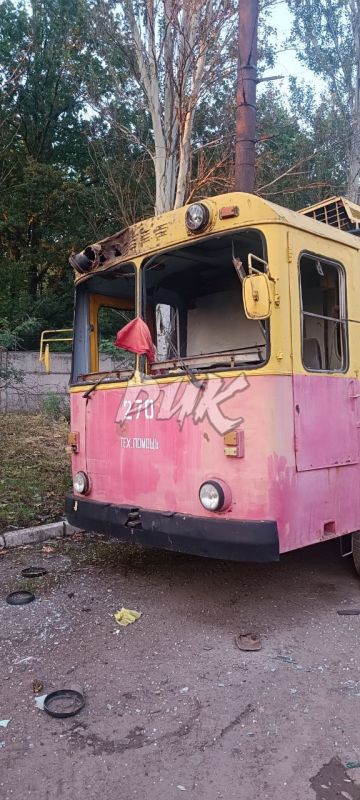 Иван Приходько: В 04:32 дрон ВФУ нанес удар по троллейбусу технической помощи Иван Приходько: В 04:32 дрон ВФУ нанес удар по троллейбусу технической помощи