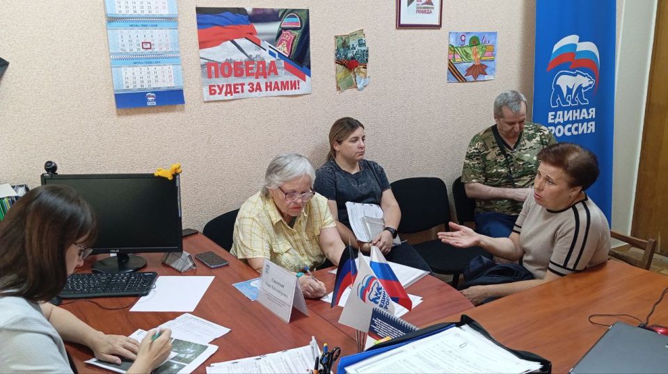 Василий Ткачук: Сегодня провела приём граждан в общественной приёмной Всероссийской политической партии «Единая Россия» Калининского внутригородского района города Донецка Василий Ткачук: Сегодня провела приём граждан в общественной приёмной Всероссийской политической партии «Единая Россия» Калининского внутригородского района города Донецка