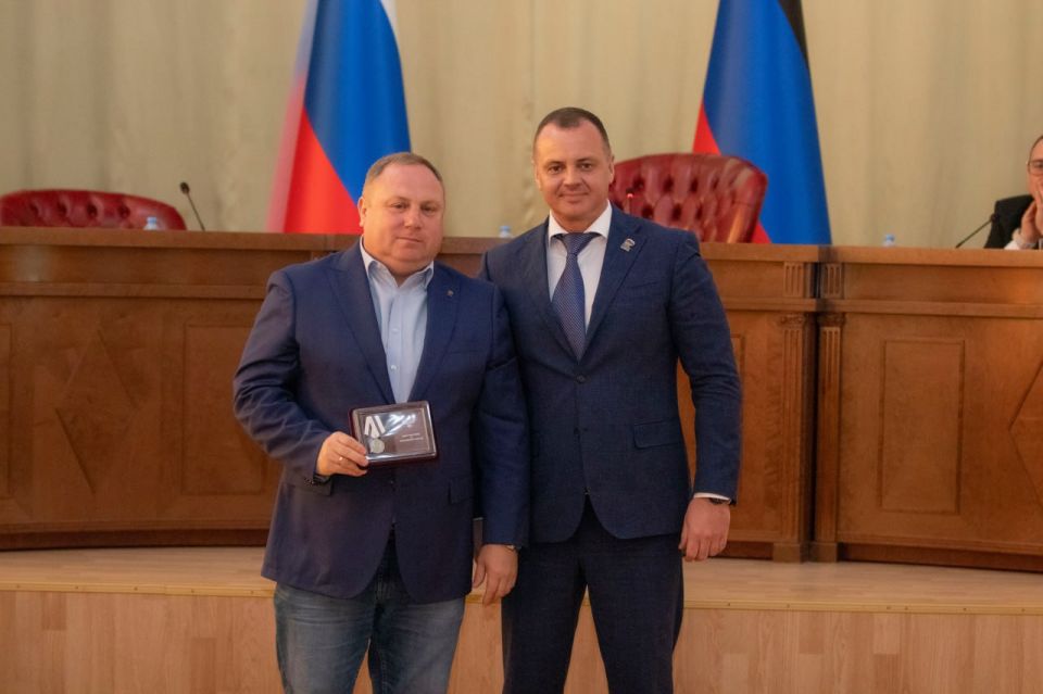 Депутаты Народного Совета удостоены наград и благодарностей Главы ДНР Дениса Пушилина Депутаты Народного Совета удостоены наград и благодарностей Главы ДНР Дениса Пушилина