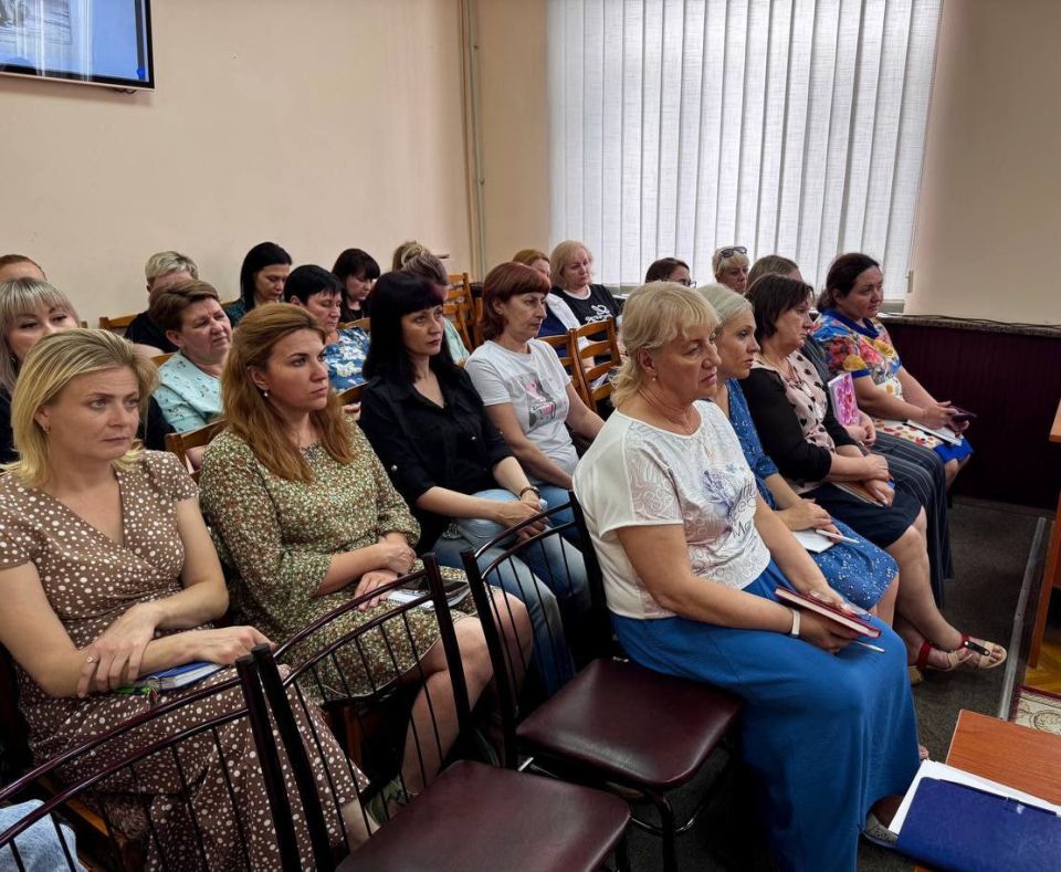В Шахтерском округе состоялся обучающий семинар от Российского общества "Знание" В Шахтерском округе состоялся обучающий семинар от Российского общества "Знание"