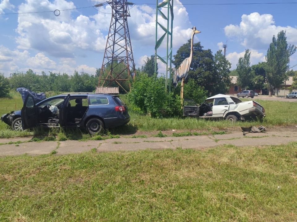 17 июня в 12:55 в Центрально-Городском районе Горловки произошло ДТП с участием трех автомобилей 17 июня в 12:55 в Центрально-Городском районе Горловки произошло ДТП с участием трех автомобилей