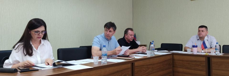 РАБОТА КОМИТЕТОВ. В Донецком городском совете состоялись заседания комитета по вопросам местного самоуправления, регламента, кадров и депутатской этики, и комитета по вопросам градостроительства, землепользования... РАБОТА КОМИТЕТОВ. В Донецком городском совете состоялись заседания комитета по вопросам местного самоуправления, регламента, кадров и депутатской этики, и комитета по вопросам градостроительства, землепользования...