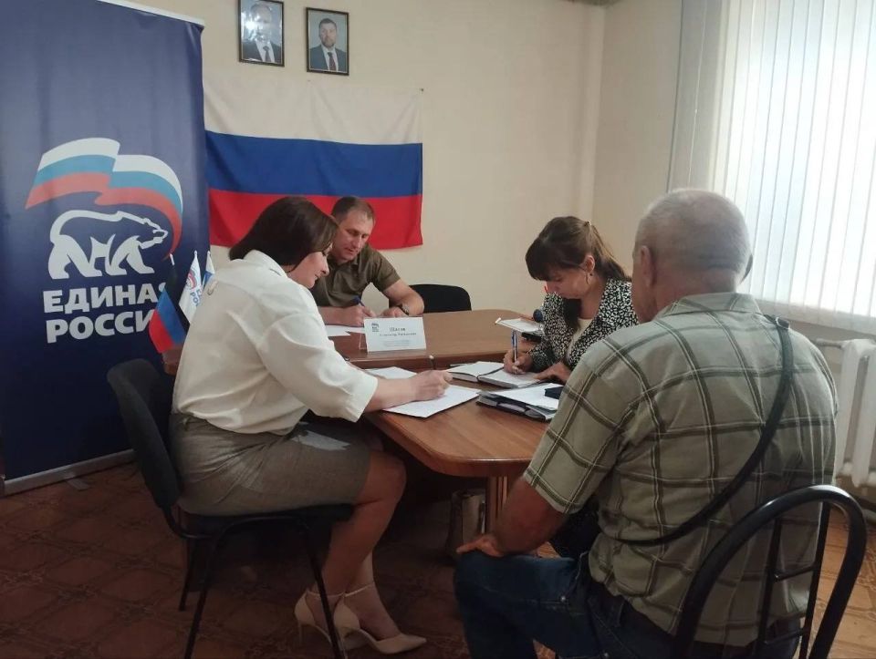 Александр Шатов: 19 июня провел прием граждан города Ждановка в общественной приемной «Единой России» и обсудил с жителями ряд актуальных вопросов Александр Шатов: 19 июня провел прием граждан города Ждановка в общественной приемной «Единой России» и обсудил с жителями ряд актуальных вопросов