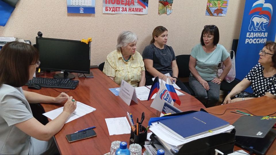 Василий Ткачук: Сегодня провела приём граждан в общественной приёмной Всероссийской политической партии «Единая Россия» Калининского внутригородского района города Донецка Василий Ткачук: Сегодня провела приём граждан в общественной приёмной Всероссийской политической партии «Единая Россия» Калининского внутригородского района города Донецка