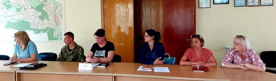Наталья Бегуненко: В Управе Петровского внутригородского района Администрации городского округа Донецк прошло заседание Комиссии по делам несовершеннолетних и защите их прав, на котором были рассмотрены вопросы по... Наталья Бегуненко: В Управе Петровского внутригородского района Администрации городского округа Донецк прошло заседание Комиссии по делам несовершеннолетних и защите их прав, на котором были рассмотрены вопросы по...