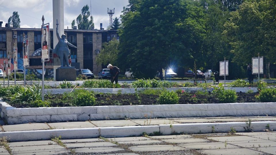 В Кировском внутригородском районе прошла акция «Чистый обелиск» В Кировском внутригородском районе прошла акция «Чистый обелиск»