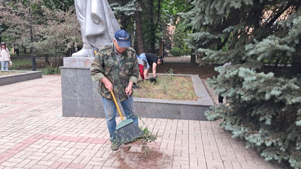 В преддверии Дня памяти и скорби, в Центрально-Городском внутригородском районе прошла патриотическая акция «Чистый обелиск» В преддверии Дня памяти и скорби, в Центрально-Городском внутригородском районе прошла патриотическая акция «Чистый обелиск»