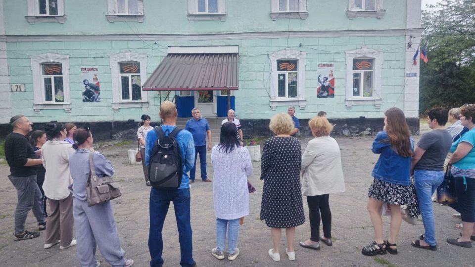 19 июня по партийному проекту «Управдом», руководитель Управы Кировского внутригородского района Андрей Хорошко, заместитель руководителя Управы Ирина Воронина, а также депутаты Макеевского городского совета Александр... 19 июня по партийному проекту «Управдом», руководитель Управы Кировского внутригородского района Андрей Хорошко, заместитель руководителя Управы Ирина Воронина, а также депутаты Макеевского городского совета Александр...