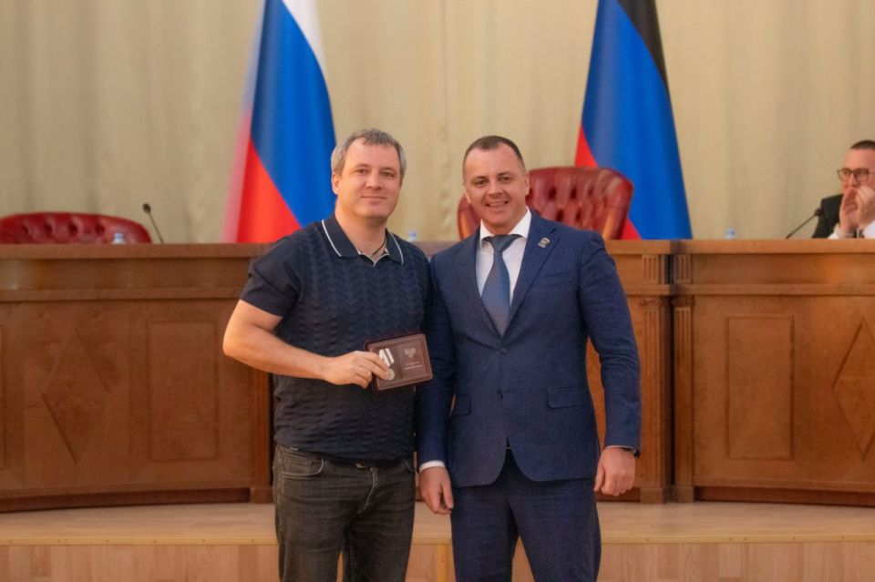 Депутаты Народного Совета удостоены наград и благодарностей Главы ДНР Дениса Пушилина Депутаты Народного Совета удостоены наград и благодарностей Главы ДНР Дениса Пушилина