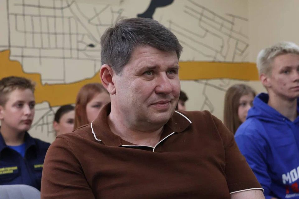 Владислав Ключаров: Всегда с большим удовольствием посещаю наше макеевское молодёжное пространство «Точка» Владислав Ключаров: Всегда с большим удовольствием посещаю наше макеевское молодёжное пространство «Точка»