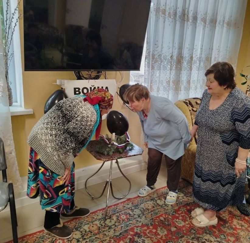 В преддверии Дня памяти и скорби - дня начала Великой Отечественной войны, в рамках партпроекта Единой России «Старшее поколение» в терцентре Снежного в формате устного журнала под тематическим названием «Кровавый 41-й» для... В преддверии Дня памяти и скорби - дня начала Великой Отечественной войны, в рамках партпроекта Единой России «Старшее поколение» в терцентре Снежного в формате устного журнала под тематическим названием «Кровавый 41-й» для...