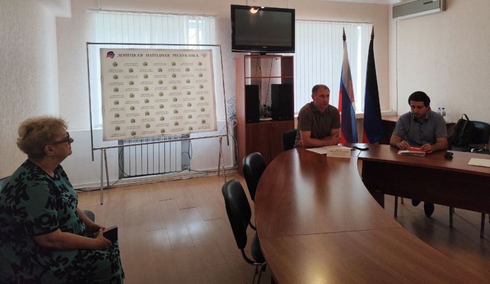 Глава Шахтерского округа ответил на вопросы ждановцев Глава Шахтерского округа ответил на вопросы ждановцев