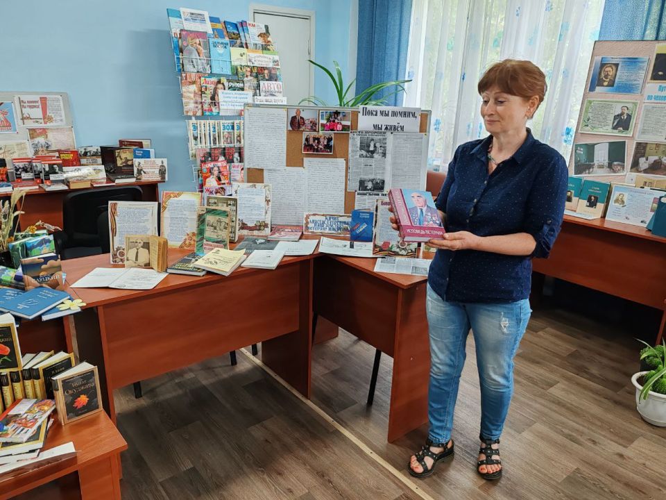 Ко Дню памяти и скорби (22 июня) Мироновская поселковая библиотека подготовила для своих посетителей выставку-панораму «Пока мы помним, мы живем» ,посвященную жизни и творчеству нашего земляка - Кичику А. Г., участнику... Ко Дню памяти и скорби (22 июня) Мироновская поселковая библиотека подготовила для своих посетителей выставку-панораму «Пока мы помним, мы живем» ,посвященную жизни и творчеству нашего земляка - Кичику А. Г., участнику...