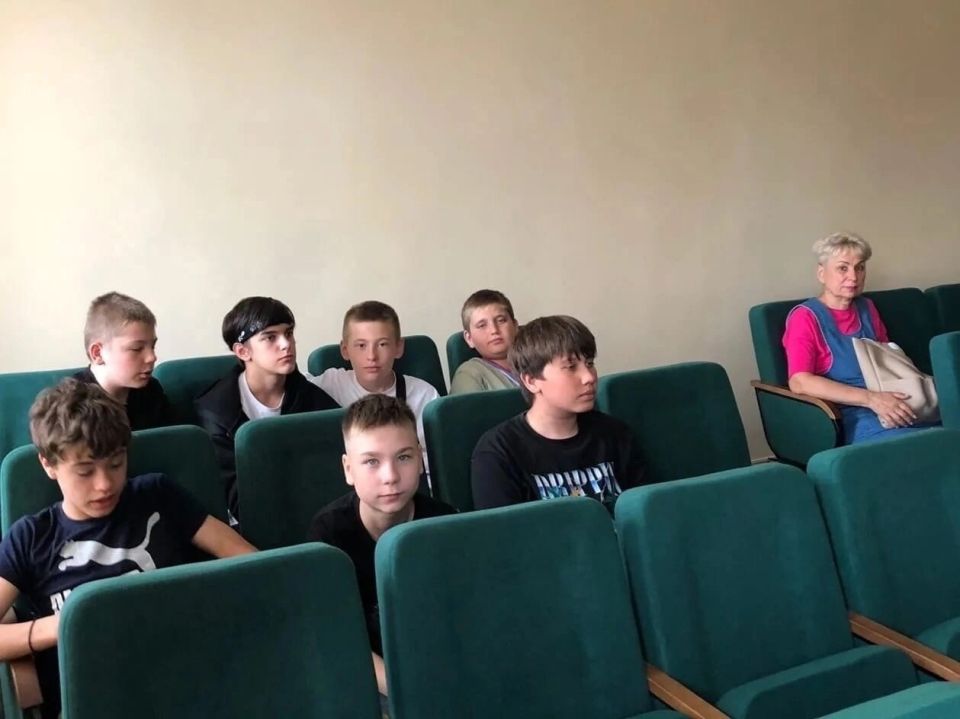 Для ребят Ждановки проведена игра «Дорогами войны» Для ребят Ждановки проведена игра «Дорогами войны»