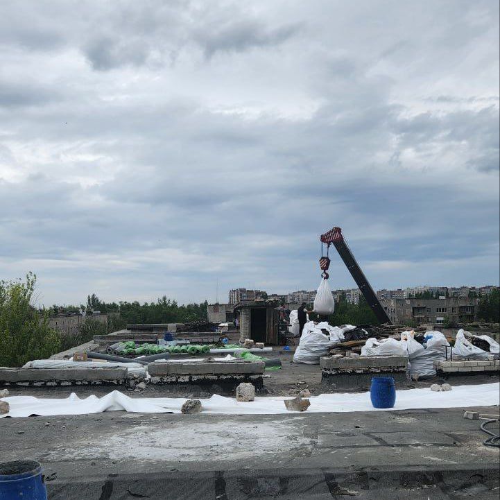 Рабочие Владимирской области приступают к ремонту крыши дома в Кировском Рабочие Владимирской области приступают к ремонту крыши дома в Кировском