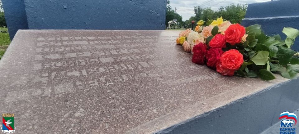 В Калининском внутригородском районе города Горловка в День памяти и скорби прошло возложение цветов к памятным местам захоронения времен Великой Отечественной войны В Калининском внутригородском районе города Горловка в День памяти и скорби прошло возложение цветов к памятным местам захоронения времен Великой Отечественной войны