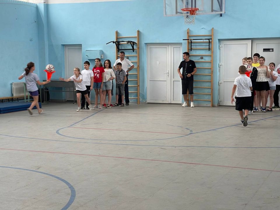 20 июня по партийному проекту Единой России «Выбор сильных», в рамках акции «Спортивный Донбасс», в пгт Новый Свет, на базе лагеря «Дружба» прошли увлекательные соревнования под названием «Самый сильный, ловкий, смелый» 20 июня по партийному проекту Единой России «Выбор сильных», в рамках акции «Спортивный Донбасс», в пгт Новый Свет, на базе лагеря «Дружба» прошли увлекательные соревнования под названием «Самый сильный, ловкий, смелый»