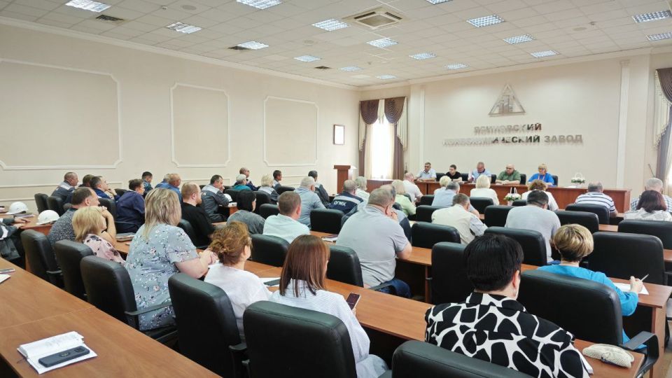 В Кировском внутригородском районе состоялась встреча с трудовым коллективом В Кировском внутригородском районе состоялась встреча с трудовым коллективом