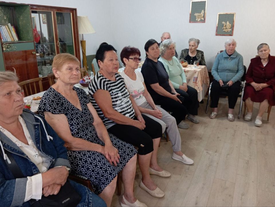 В преддверии Дня памяти и скорби сотрудники центральной городской библиотеки Груберт И.Н. и Нисенбаум С.В. для посетителей Территориального центра социального обслуживания провели День информации «Память народа в книжной... В преддверии Дня памяти и скорби сотрудники центральной городской библиотеки Груберт И.Н. и Нисенбаум С.В. для посетителей Территориального центра социального обслуживания провели День информации «Память народа в книжной...