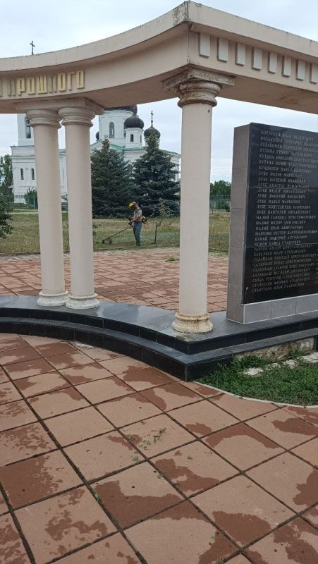 Борис Трима: МБУ «Службой благоустройства ВЕКТОР» в Мангушском муниципальном округе ведутся работы по покосу сорных и карантинных трав, уборке побережья от мусора, благоустройству детских площадок и памятных мест... Борис Трима: МБУ «Службой благоустройства ВЕКТОР» в Мангушском муниципальном округе ведутся работы по покосу сорных и карантинных трав, уборке побережья от мусора, благоустройству детских площадок и памятных мест...