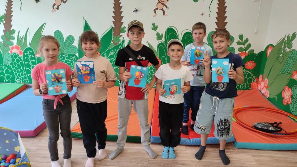 ШКОЛЬНЫЙ ЛАГЕРЬ + ЦДЮТ. Три недели педагоги Центра детского и юношеского творчества городского округа Дебальцево принимали участие в летних пришкольных лагерях ШКОЛЬНЫЙ ЛАГЕРЬ + ЦДЮТ. Три недели педагоги Центра детского и юношеского творчества городского округа Дебальцево принимали участие в летних пришкольных лагерях