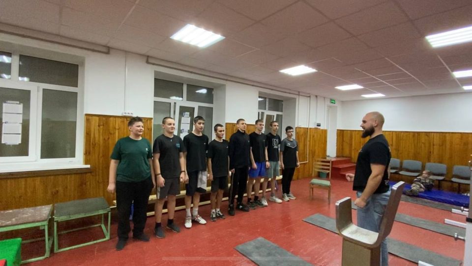 19.06.2025г. в рамках акции "Спортивный Донбасс" на базе МБУ "ДЮСШ №2 г.Тореза " был организован Мастер-класс по кроссфиту "Давай-давай" 19.06.2025г. в рамках акции "Спортивный Донбасс" на базе МБУ "ДЮСШ №2 г.Тореза " был организован Мастер-класс по кроссфиту "Давай-давай"