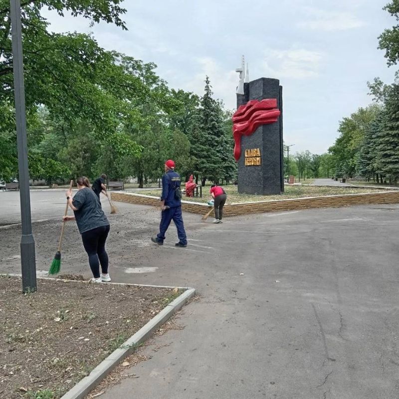 В Кировском прошел очередной субботник В Кировском прошел очередной субботник