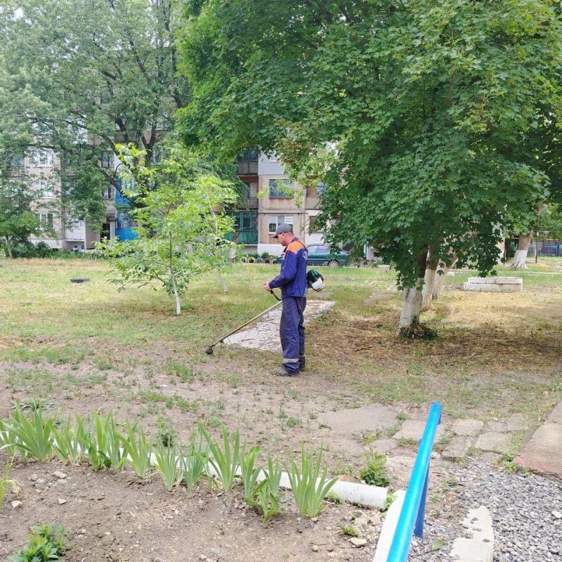 В Кировском прошел очередной субботник В Кировском прошел очередной субботник