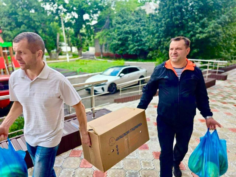 Представители Хакасии посетили социальный центр в Горловке Представители Хакасии посетили социальный центр в Горловке