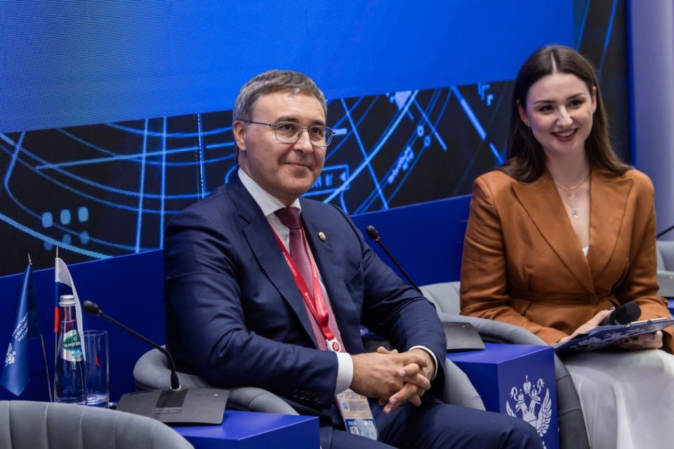 Валерий Фальков провел традиционную встречу со студенческим медиацентром Минобрнауки на полях ПМЭФ в день старта приемной кампании Валерий Фальков провел традиционную встречу со студенческим медиацентром Минобрнауки на полях ПМЭФ в день старта приемной кампании