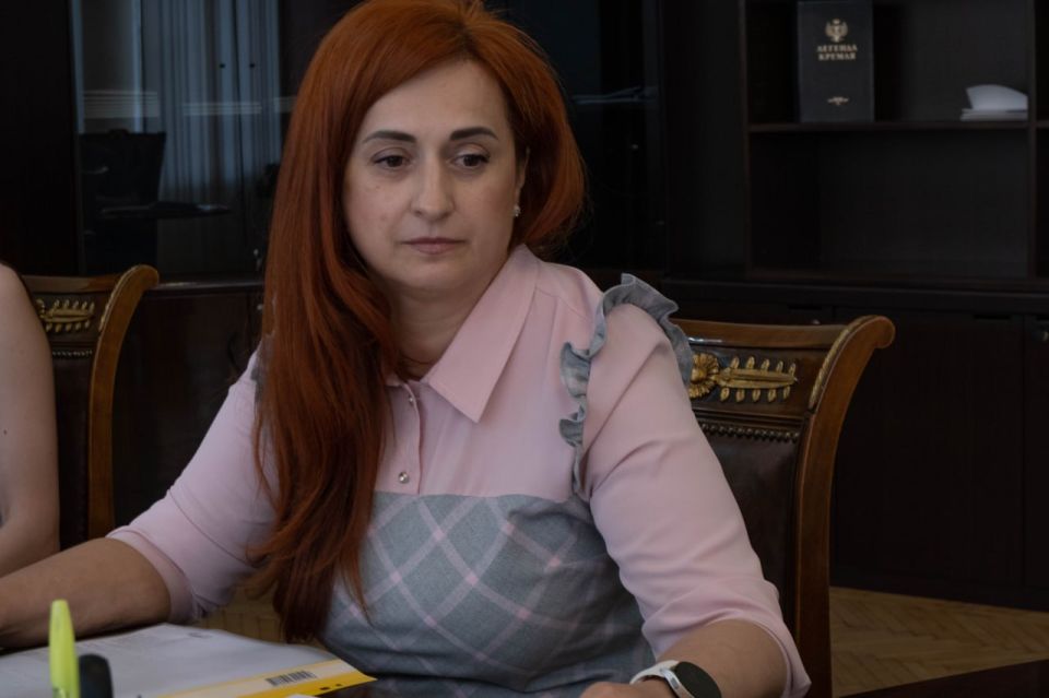 Провёл приём граждан, где обсудили наиболее волнующие наших жителей вопросы Провёл приём граждан, где обсудили наиболее волнующие наших жителей вопросы
